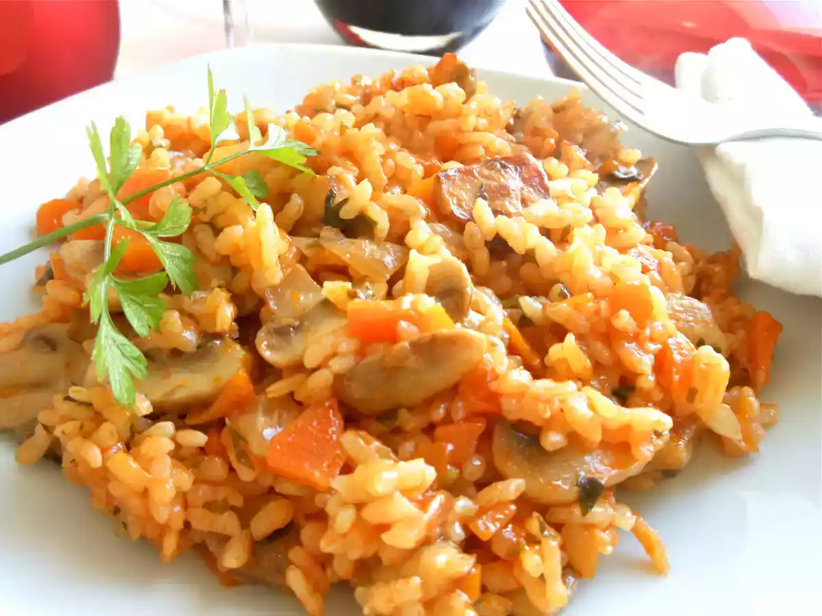 Arroz con tomate y champiñones