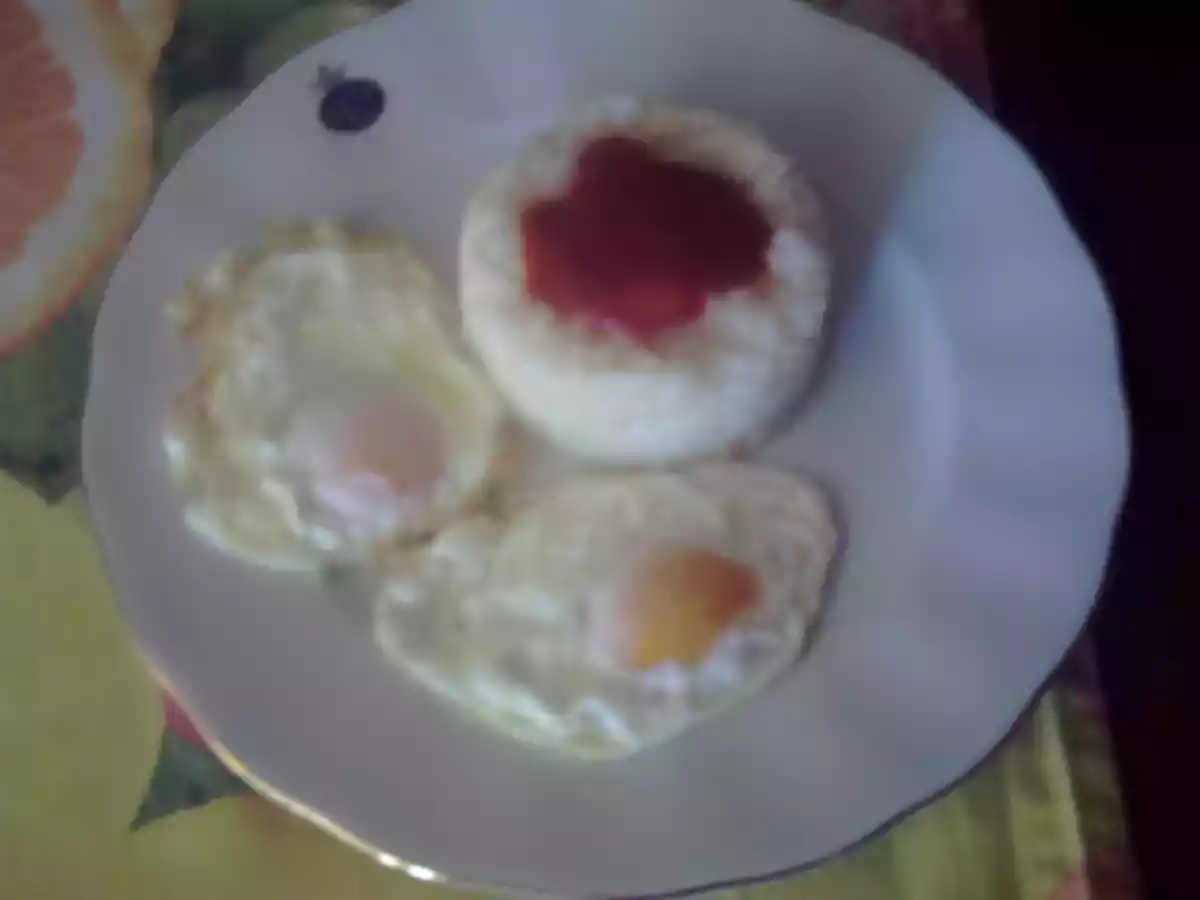 Arroz con tomate y huevos fritos