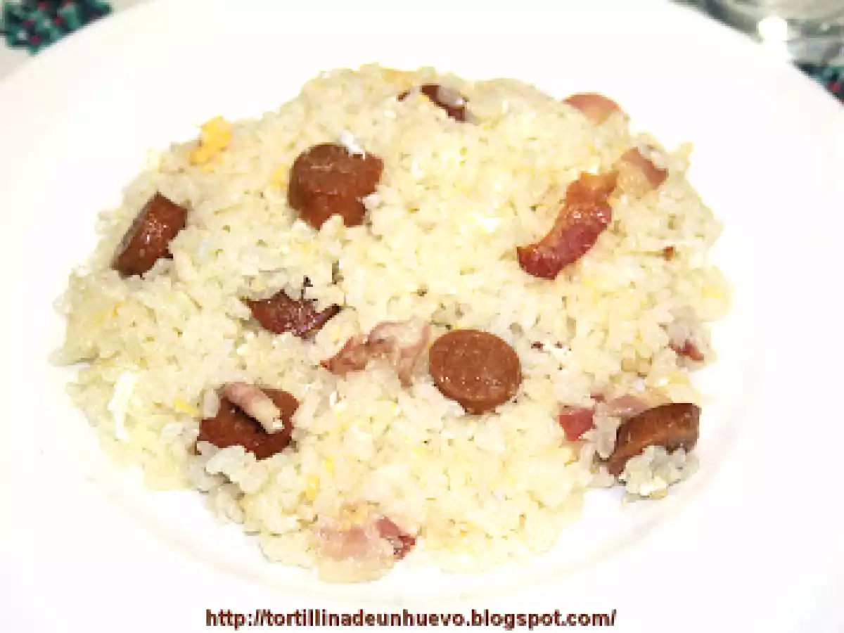 Arroz frito con bacon y frankfurt