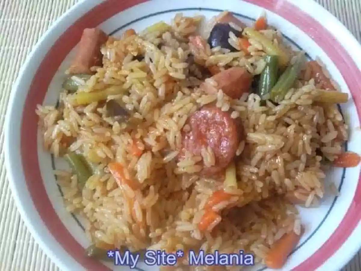 Arroz improvisado con chorizo y verduras