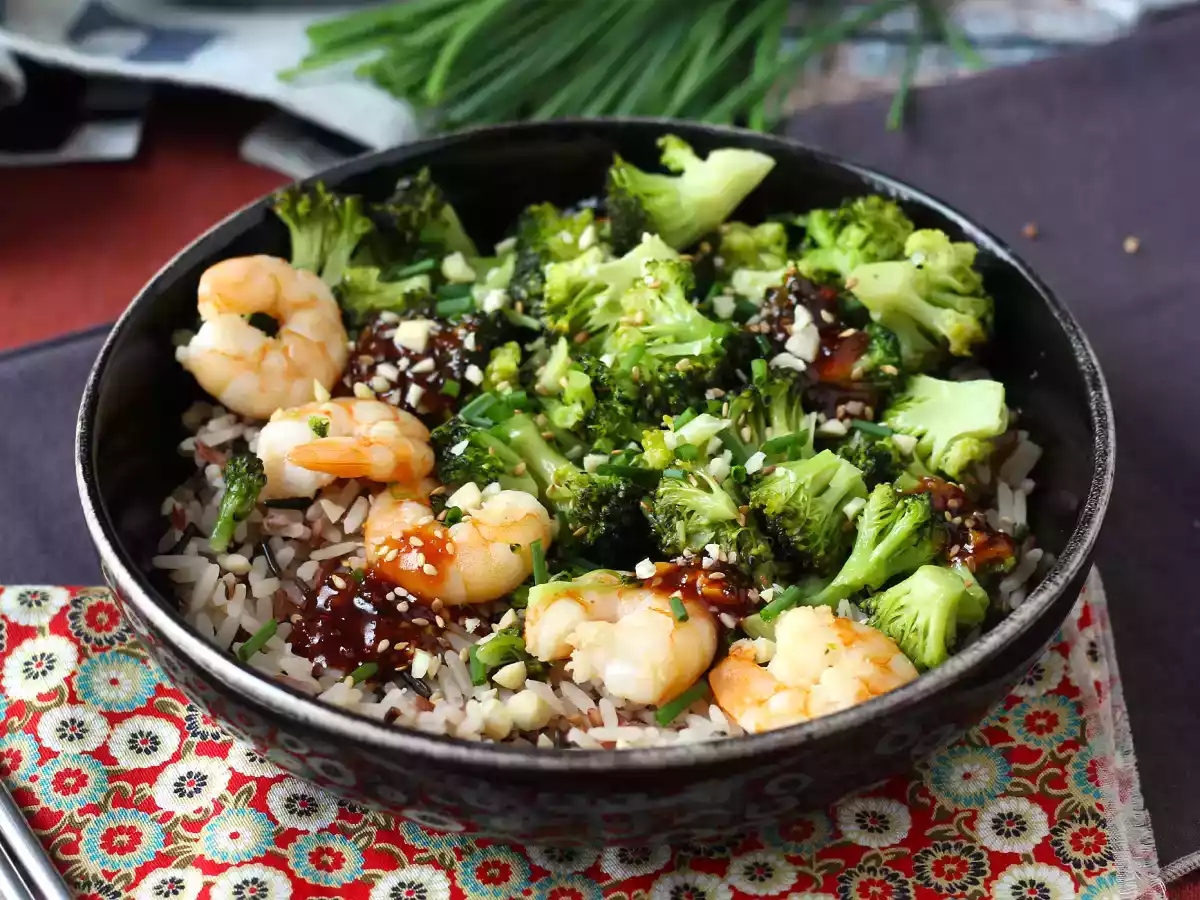 Arroz integral con brócoli, gambas y salsa picante coreana - foto 2
