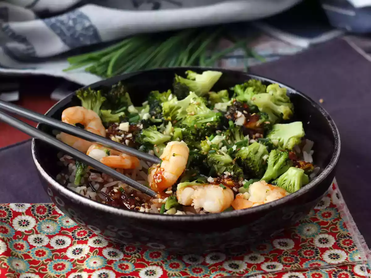 Arroz integral con brócoli, gambas y salsa picante coreana - foto 3