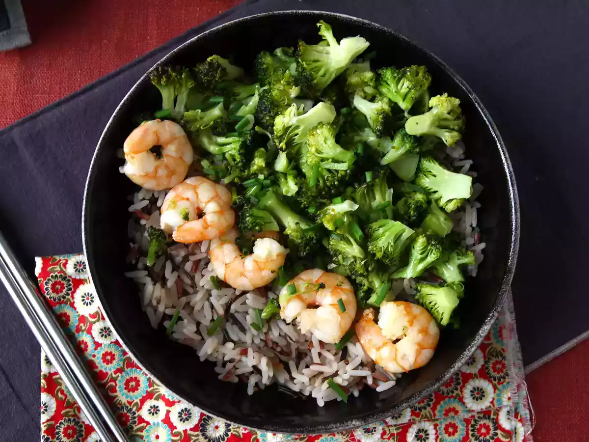 Arroz integral con brócoli y gambas, para un almuerzo fácil y equilibrado - foto 3