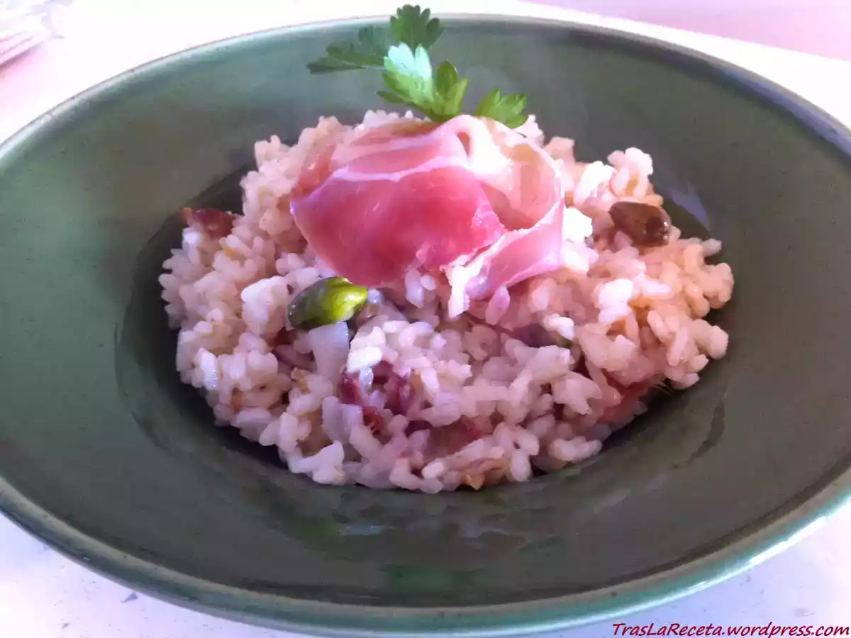 Arroz meloso con pistachos y dátiles