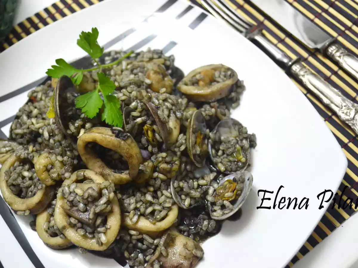 Arroz negro con calamar y almejas (integral)