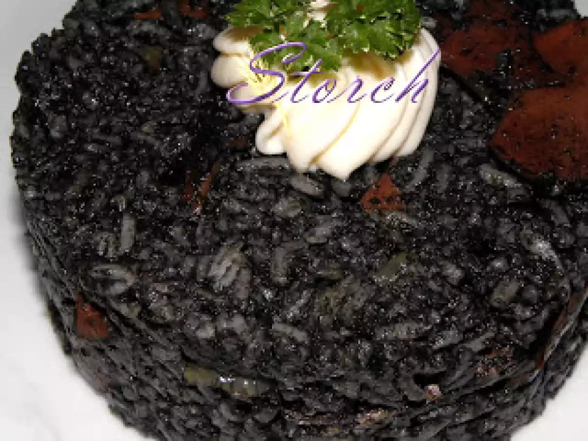 Arroz negro con calamares y alioli - foto 2