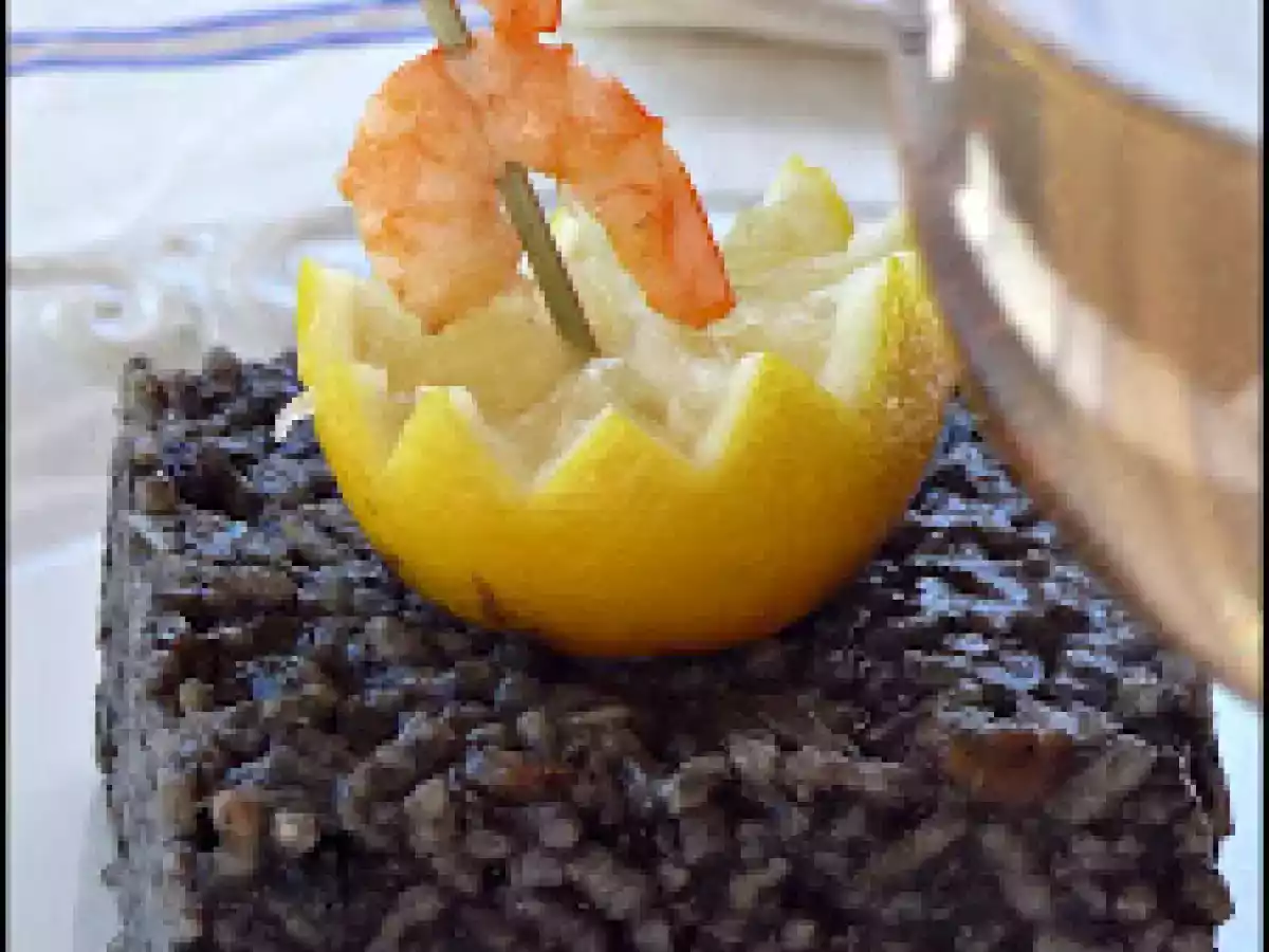 ARROZ NEGRO CON CALAMARES Y GAMBAS - foto 2