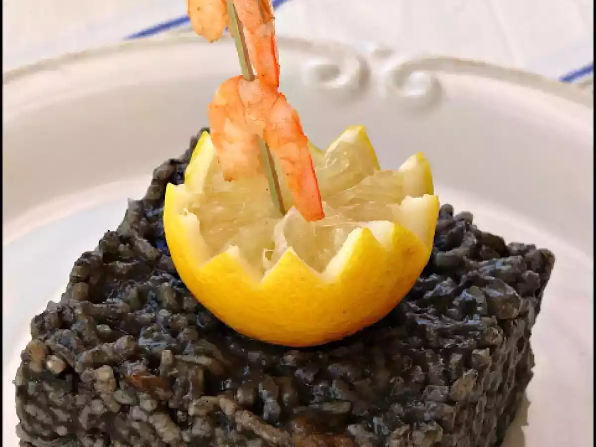ARROZ NEGRO CON CALAMARES Y GAMBAS - foto 3