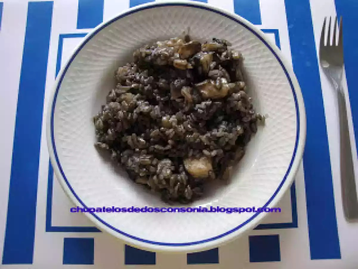 Arroz negro con gambas y calamar