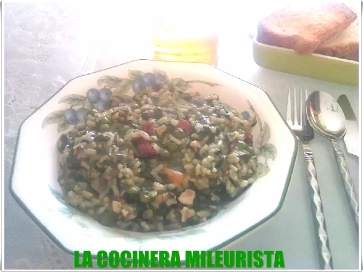 Arroz verde con espinacas jamón y avellanas