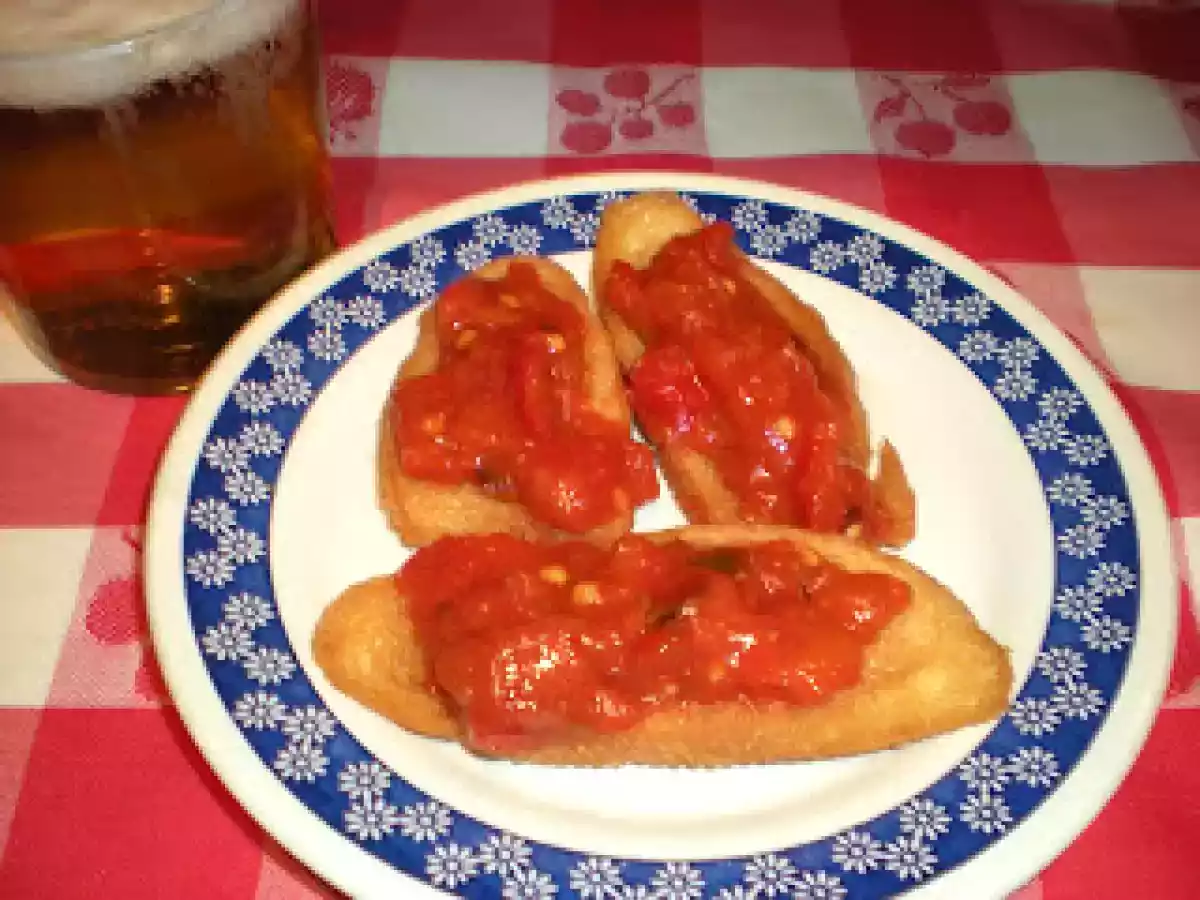 Asadillo manchego de pimiento con rebanadas de pan frito - foto 2