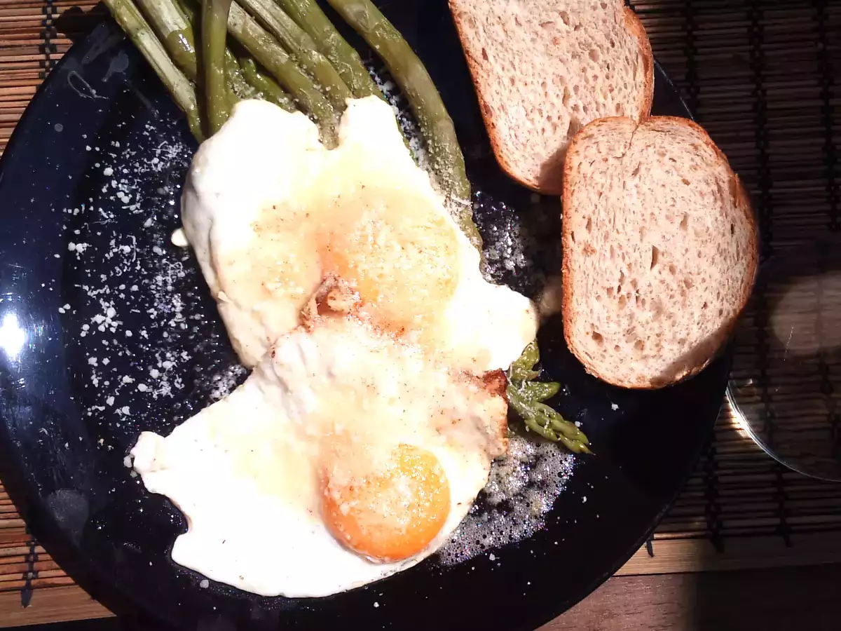 Asparagi alla milanese - Espárragos a la Milanesa - foto 2