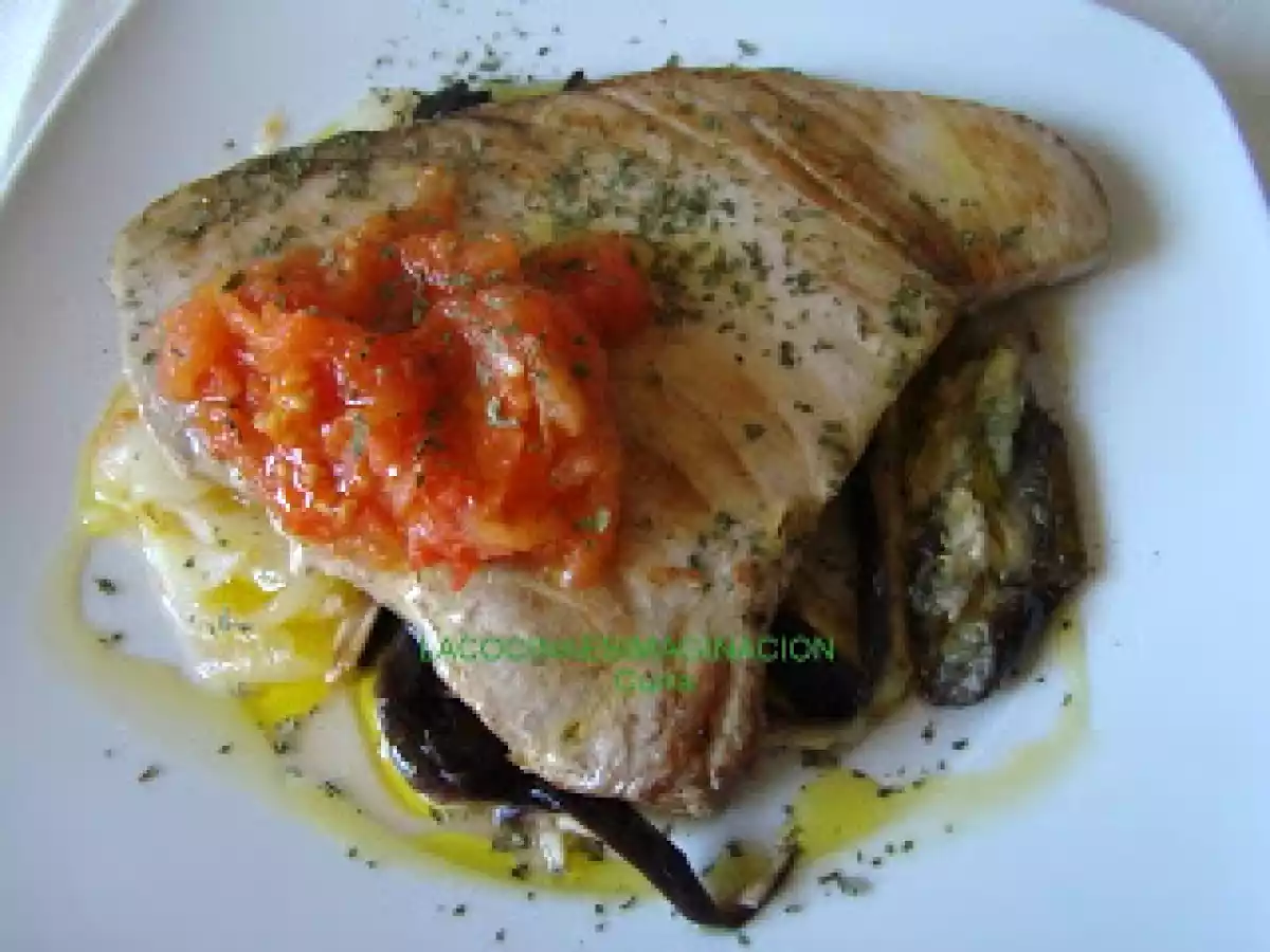 Atún a la plancha con verduras al microondas