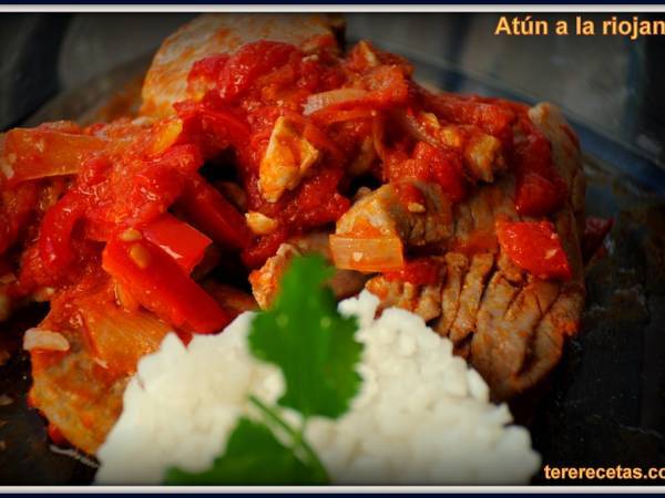 Atún a la riojana (con pimiento rojo, tomate y cebolla)