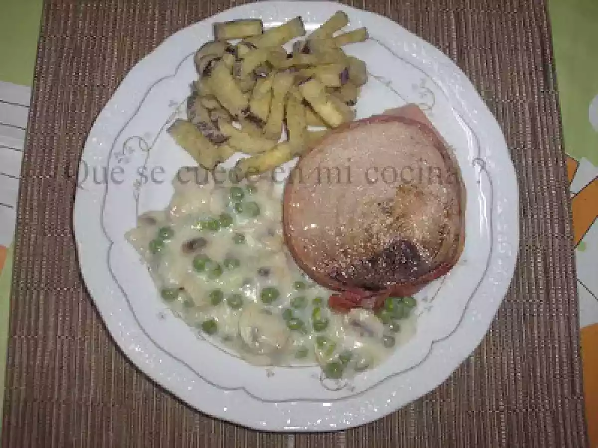 ATÚN ALBARDADO con guarnición de bastoncitos de berenjena y salsa de setas. - foto 4