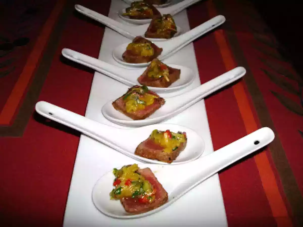 Atún Rojo, Semillas de Cilantro y Mango