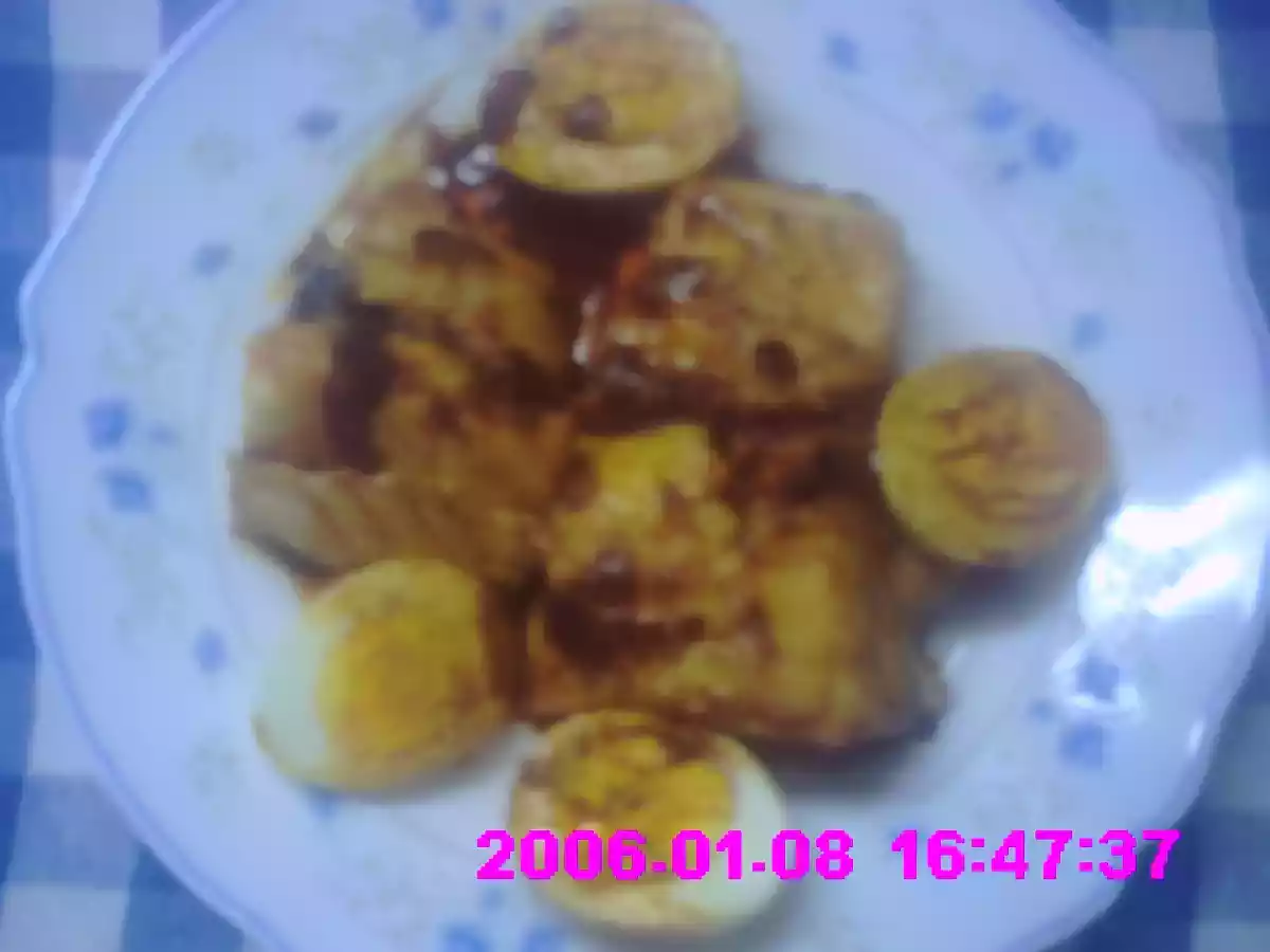 Bacalao al ajo arriero con huevos cocido y pimientos asados