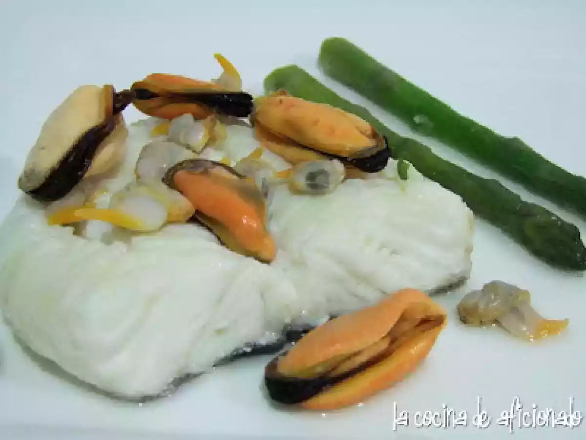 Bacalao al vapor con mejillones y berberechos