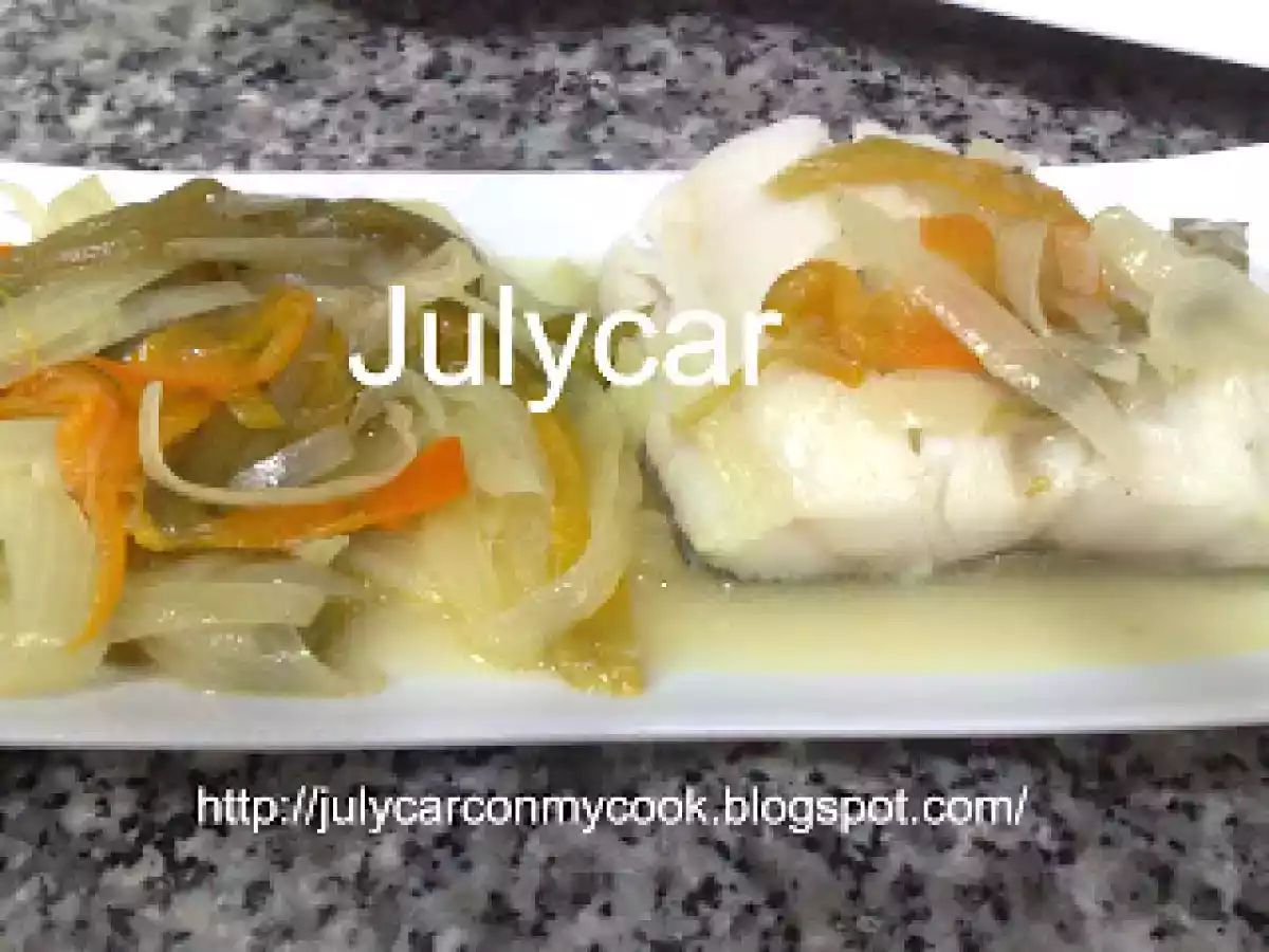 Bacalao con cebolla y pimientos al microondas