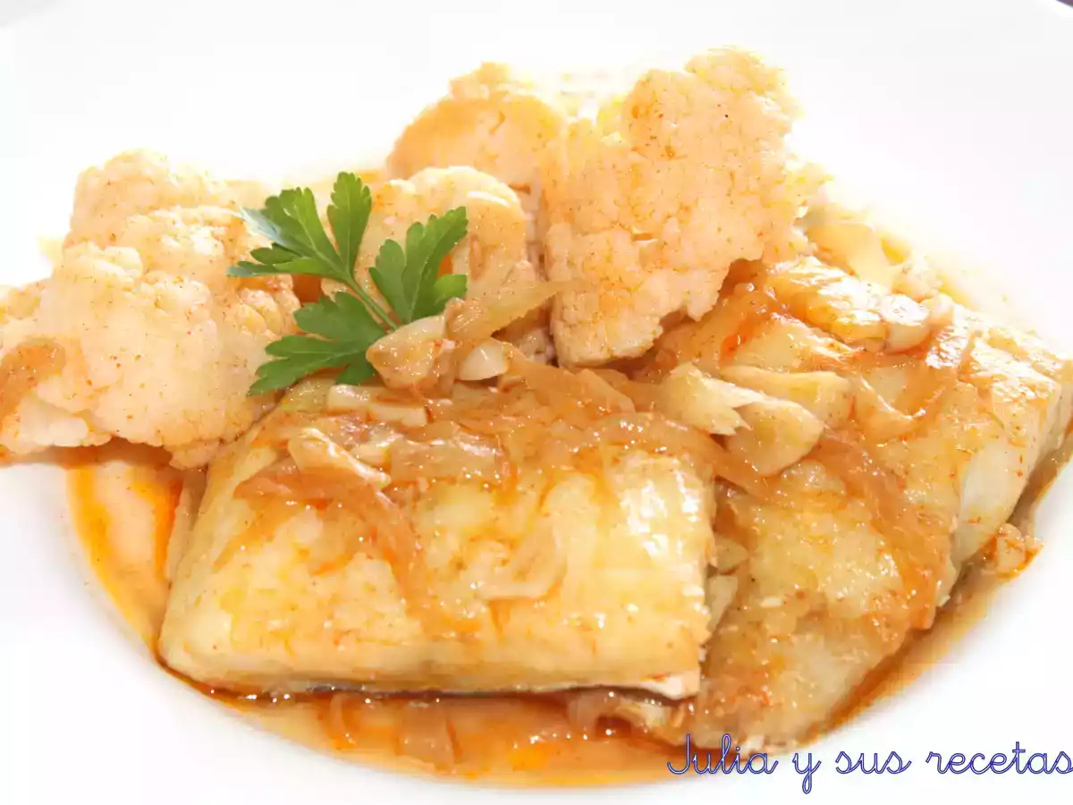 Bacalao con coliflor y salsa