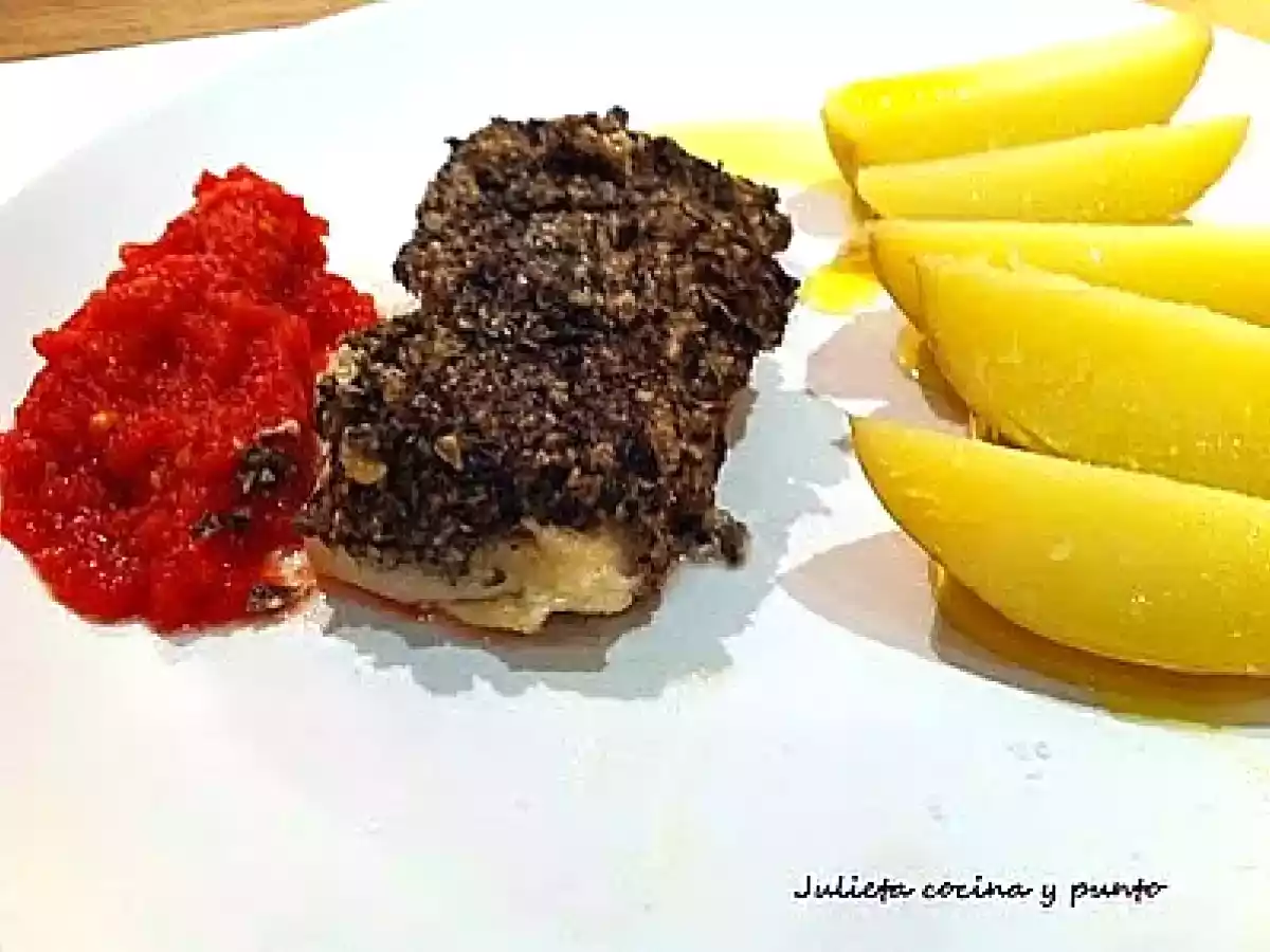 BACALAO CON COSTRA DE ACEITUNAS NEGRAS Y PIÑONES