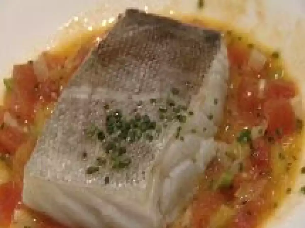 Bacalao con hinojo, naranja y aceitunas