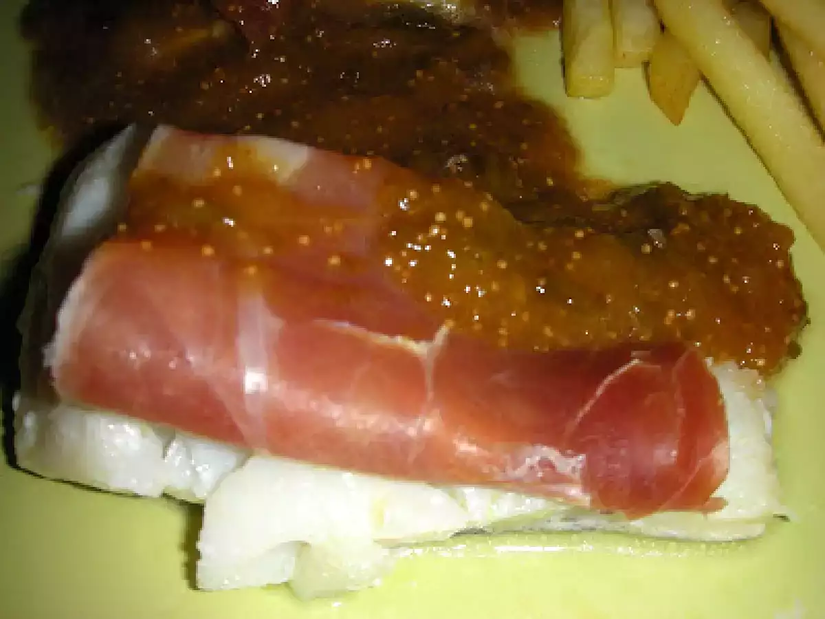 BACALAO CON JAMÓN SERRANO Y SALSA DE HIGOS