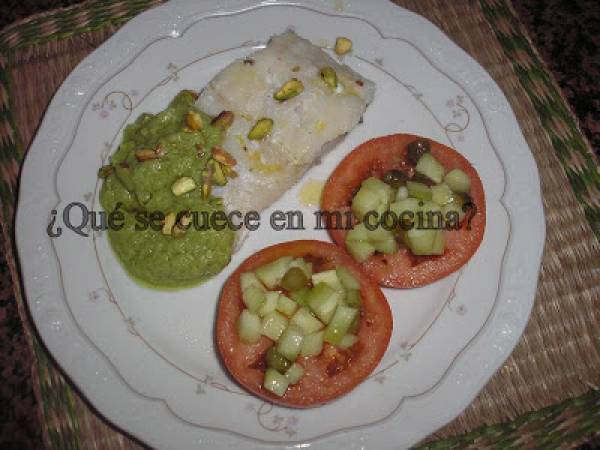 BACALAO CON SALSA DE AGUACATE Y PISTACHOS