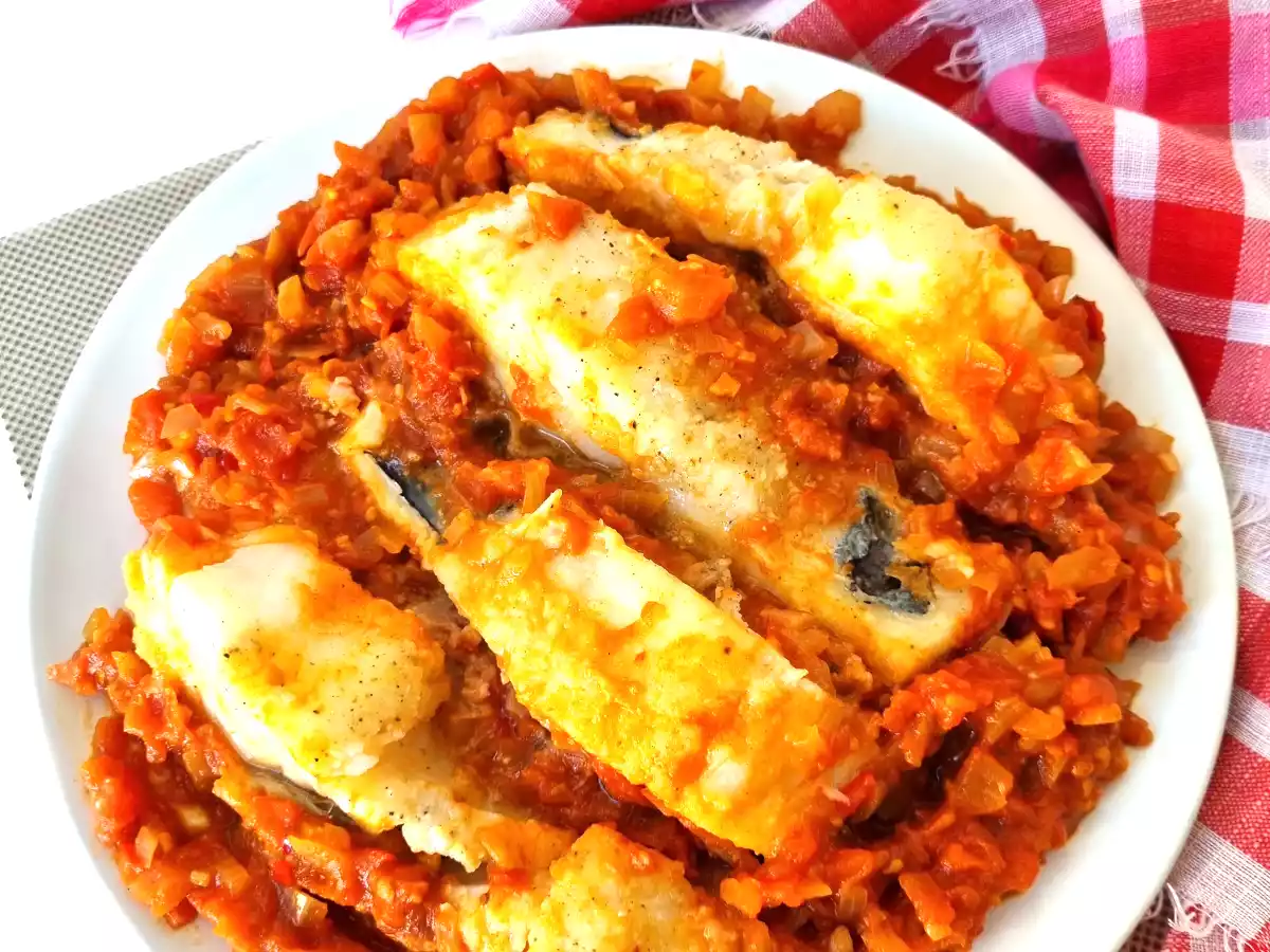 Bacalao con Tomate {Receta Tradicional Española}
