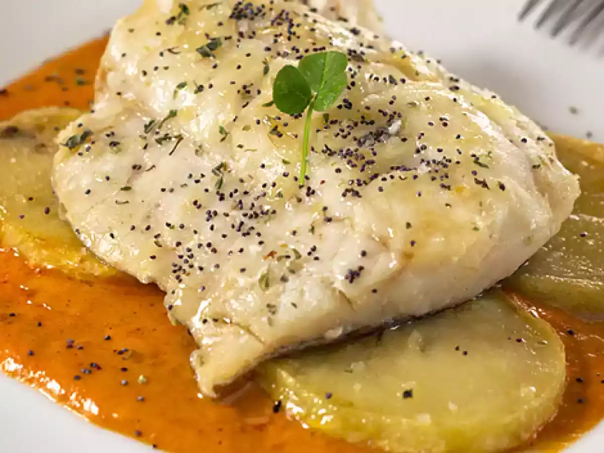 Bacalao confitado en salsa de piquillos dulce