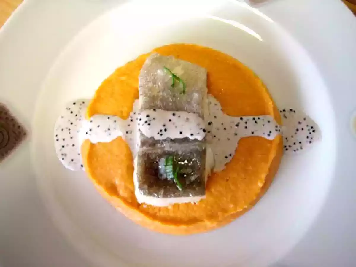 Bacalao confitado sobre tatami de salmorejo - foto 2