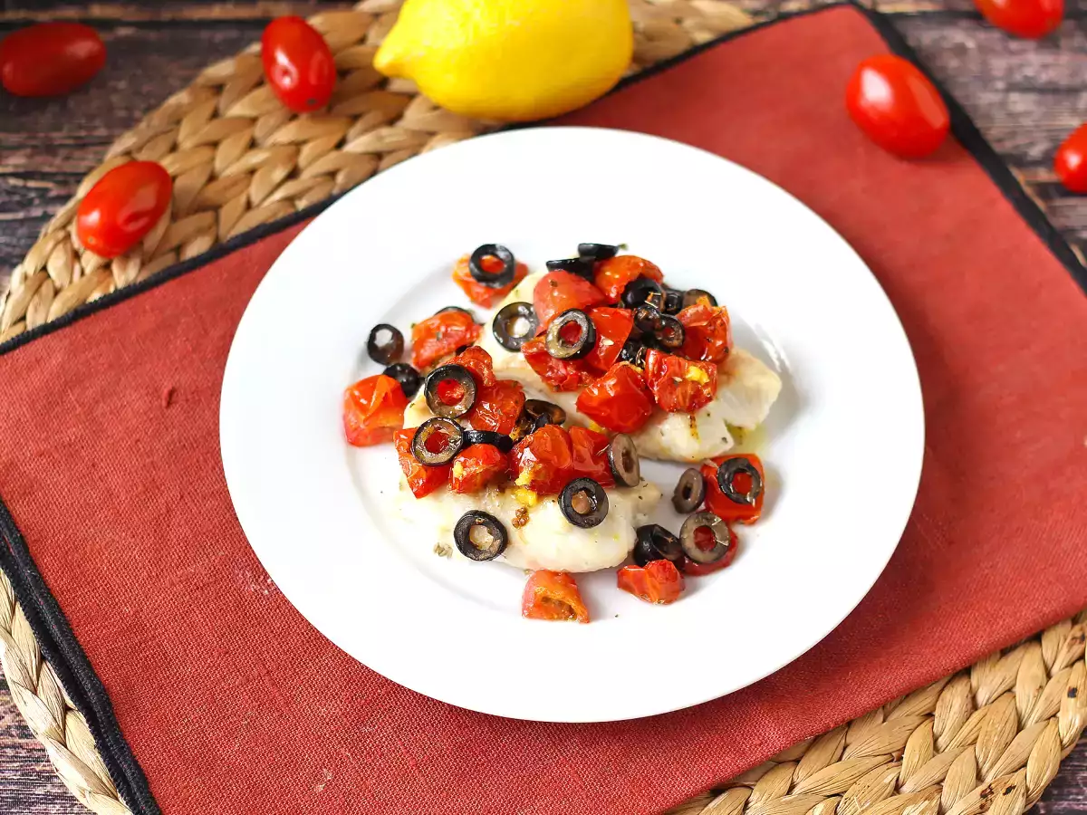Bacalao en freidora de aire con tomates cherry, aceitunas y limón: receta ligera y rápida - foto 6