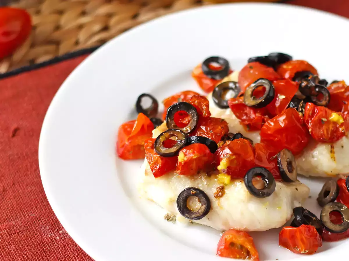 Bacalao en freidora de aire con tomates cherry, aceitunas y limón: receta ligera y rápida - foto 7