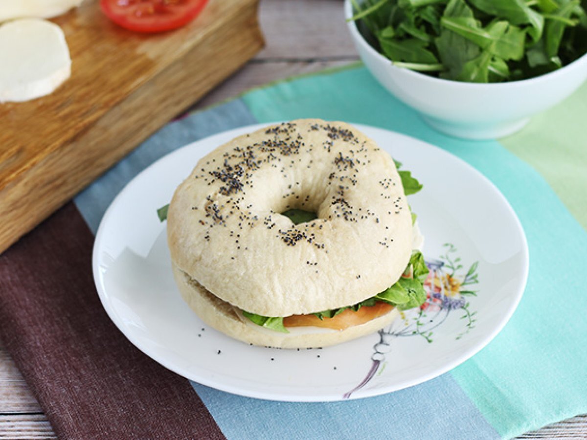 Bagel italiano con pesto y mozzarella Receta Petitchef