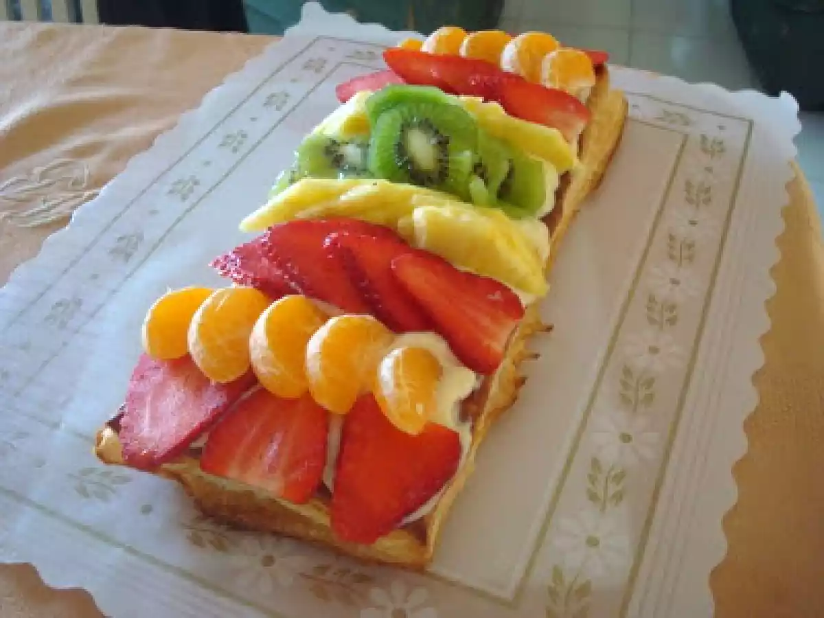 Banda de frutas con crema