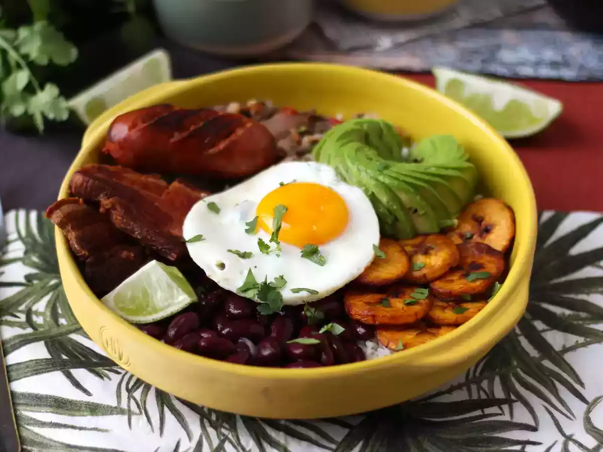 Bandeja Paisa: un plato lleno de color, sabor y tradición