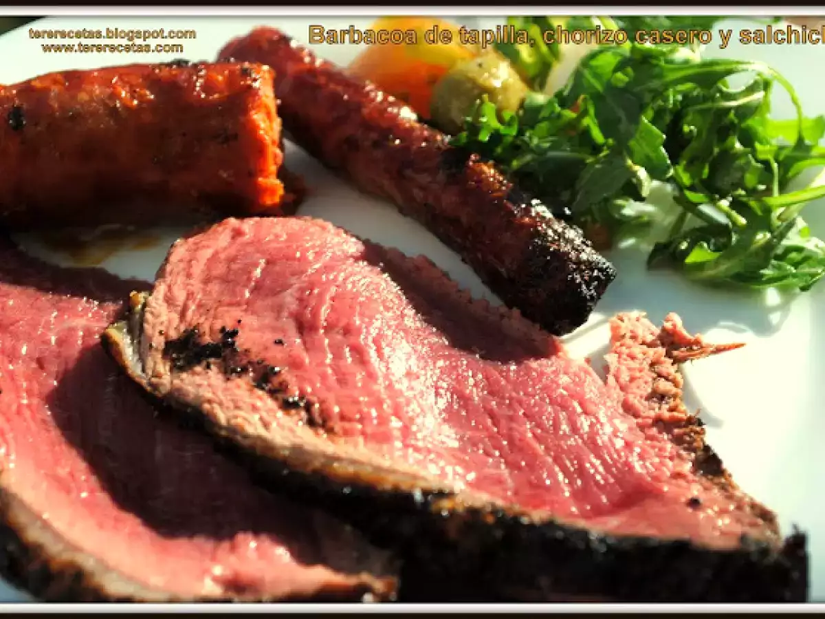 Barbacoa de tapilla, chorizo casero y salchichas. - foto 2