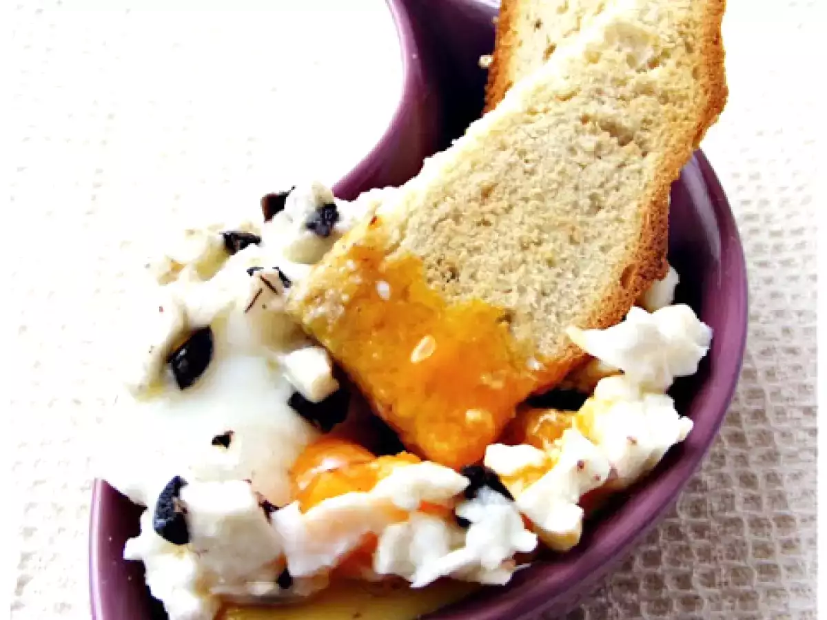 Barquilla de aguacate con marinero de huevo y velas de pan tostado - foto 3