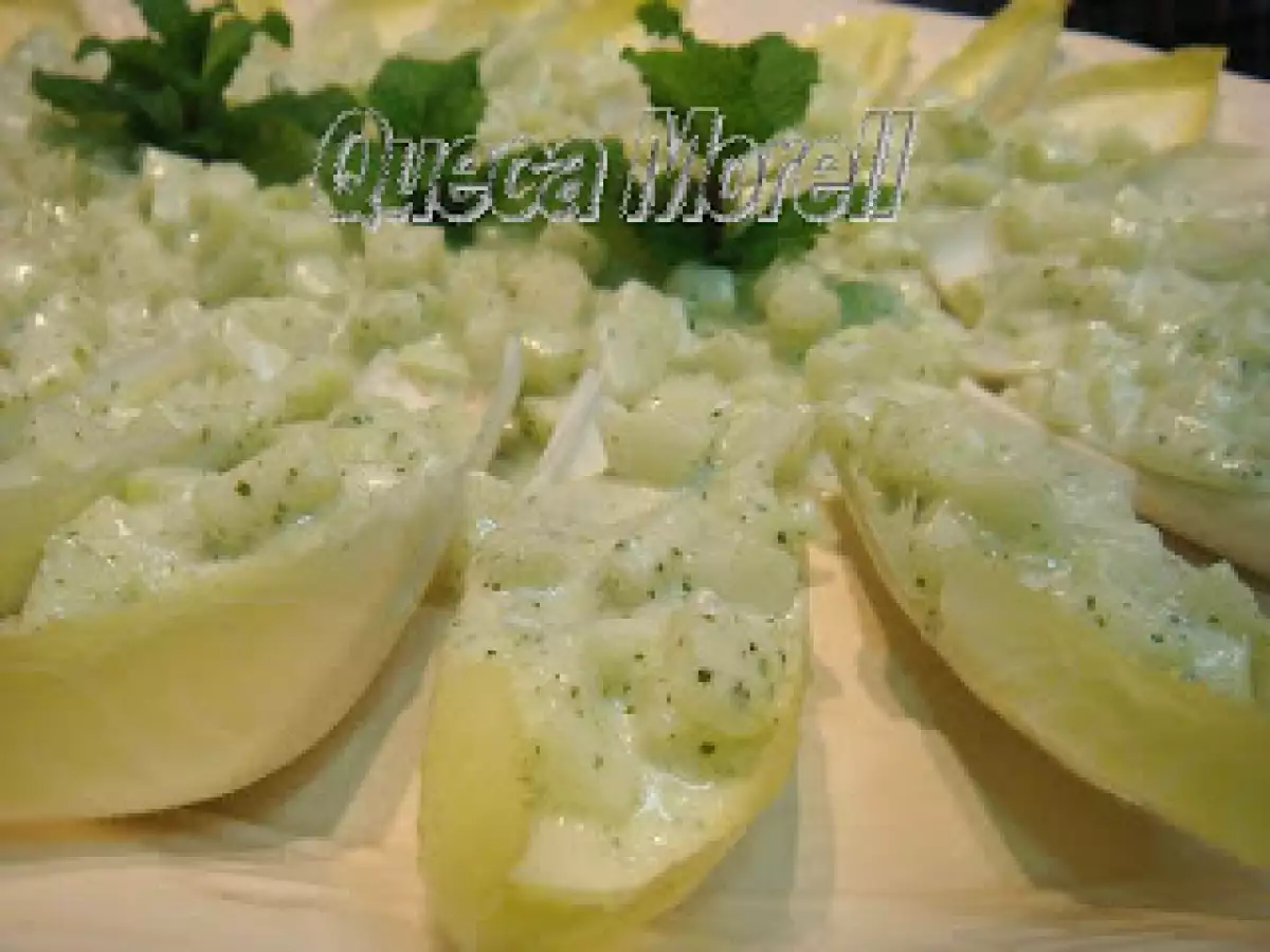 BARQUILLAS DE ENDIVIAS CON TZATZIKI. - foto 2