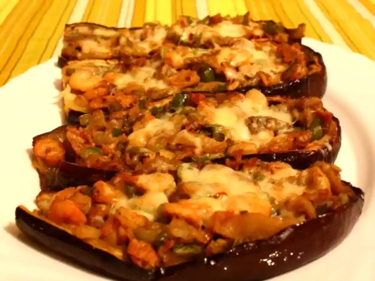Barquitas de berenjena con atún claro y gambas