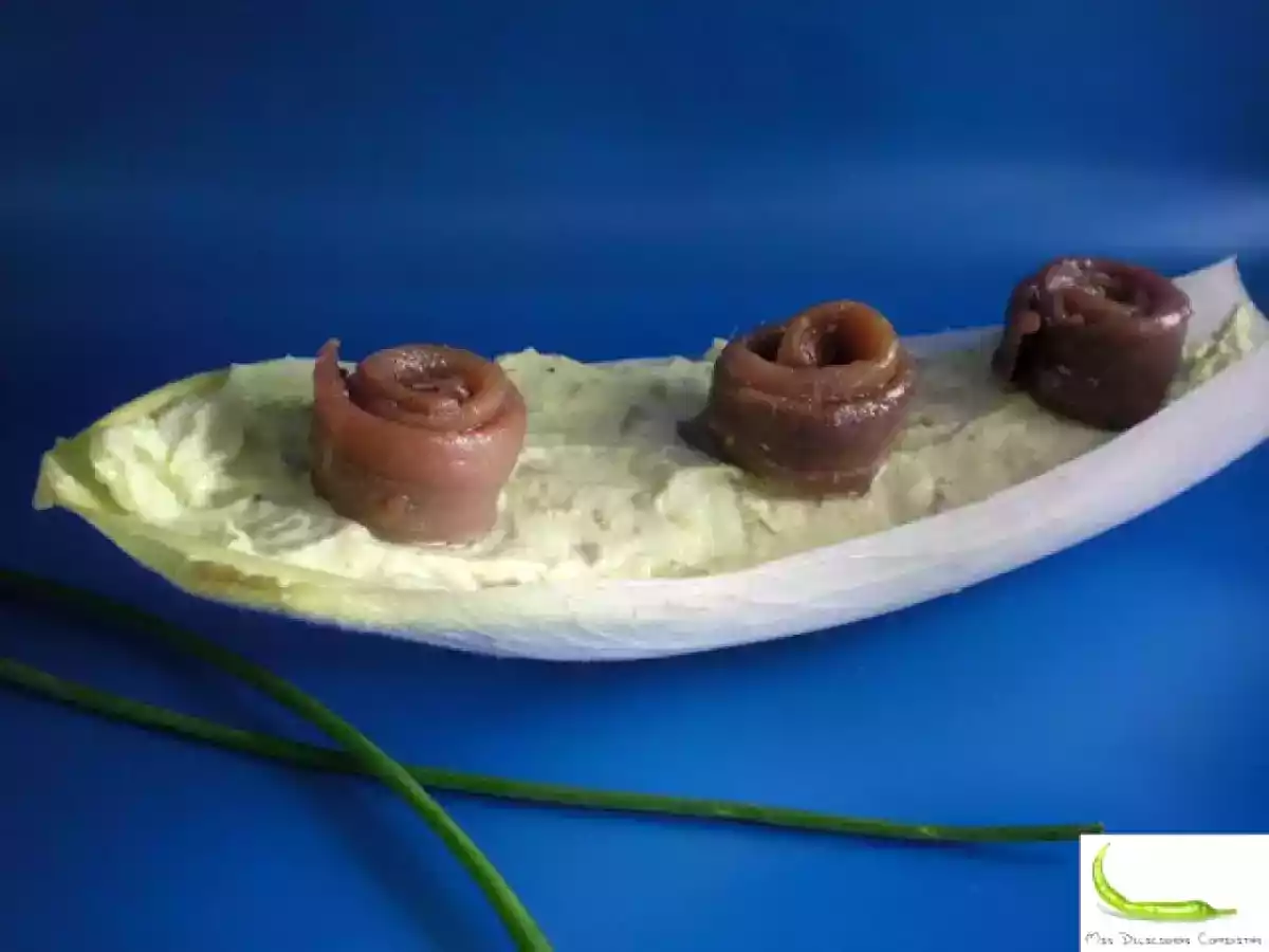 Barquitas de endivias con crema de aguacate