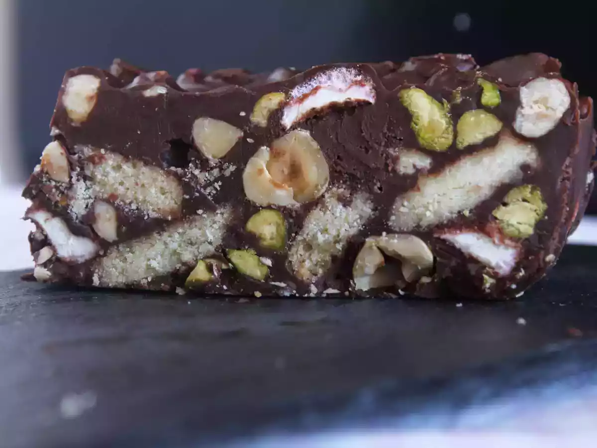 Barritas de chocolate crujiente con malvaviscos, avellanas y pistachos - foto 3