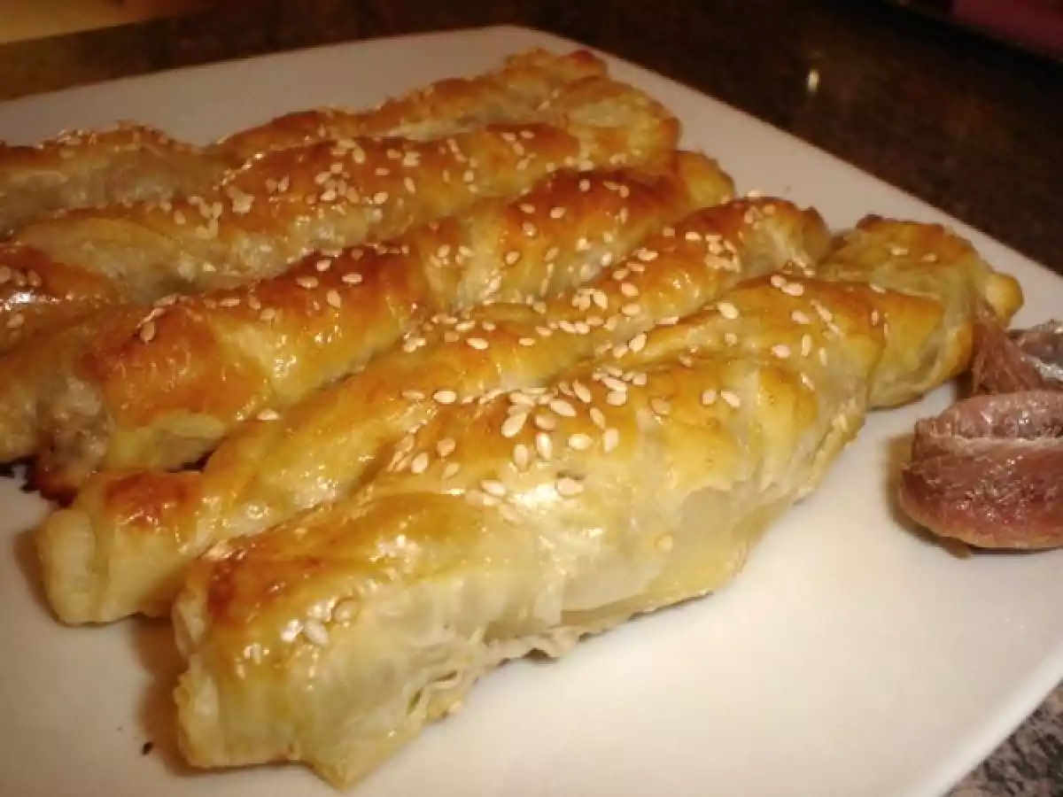 Bastoncillos de anchoas con queso y sésamo