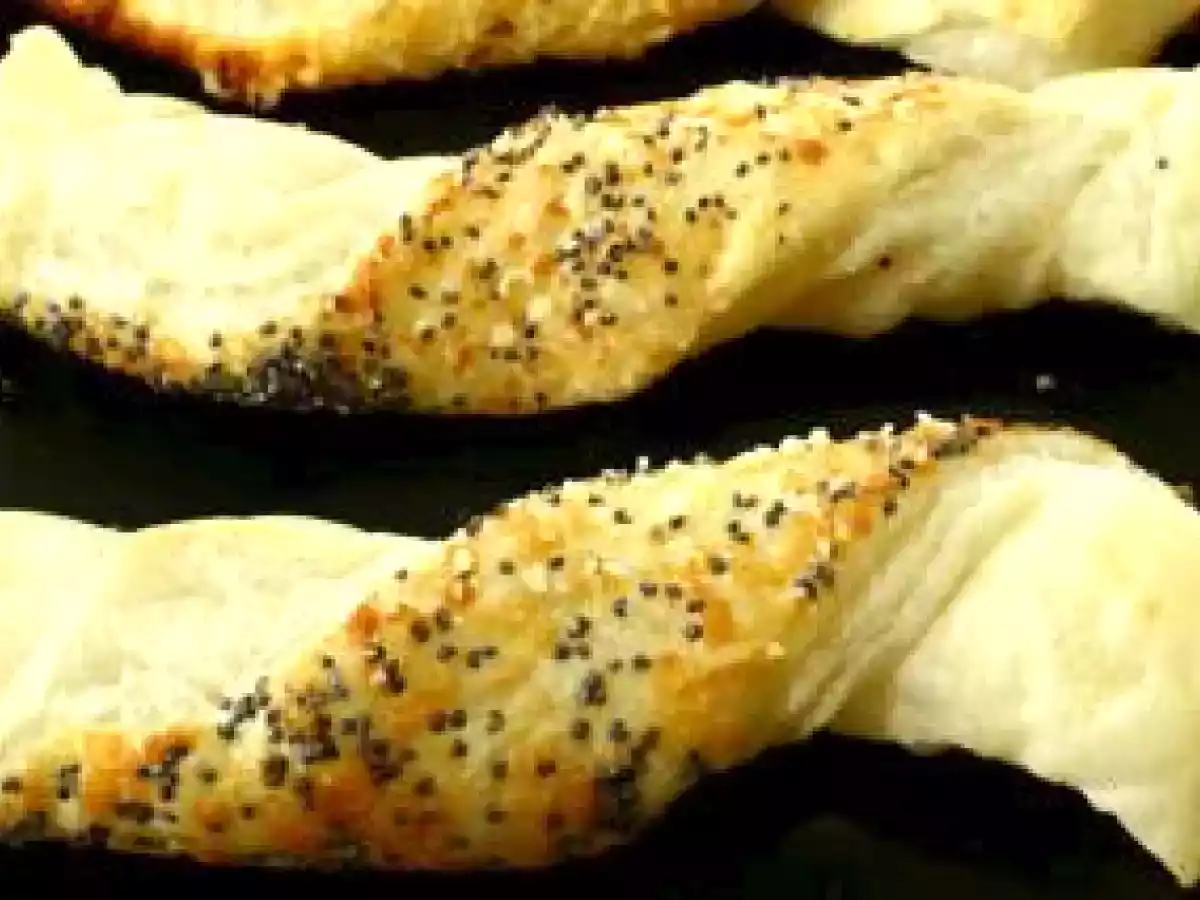 Bastones de hojaldre con queso