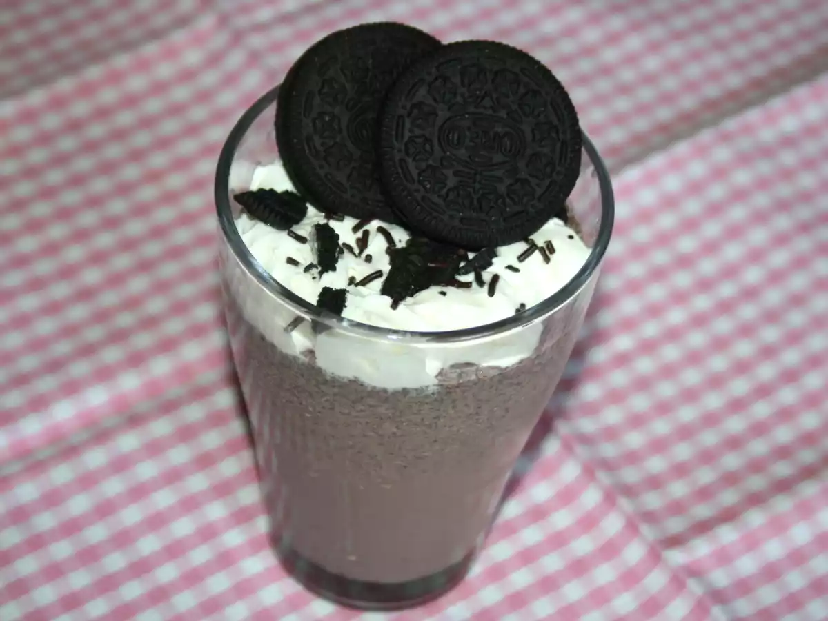 Batido de chocolate y galletas oreo