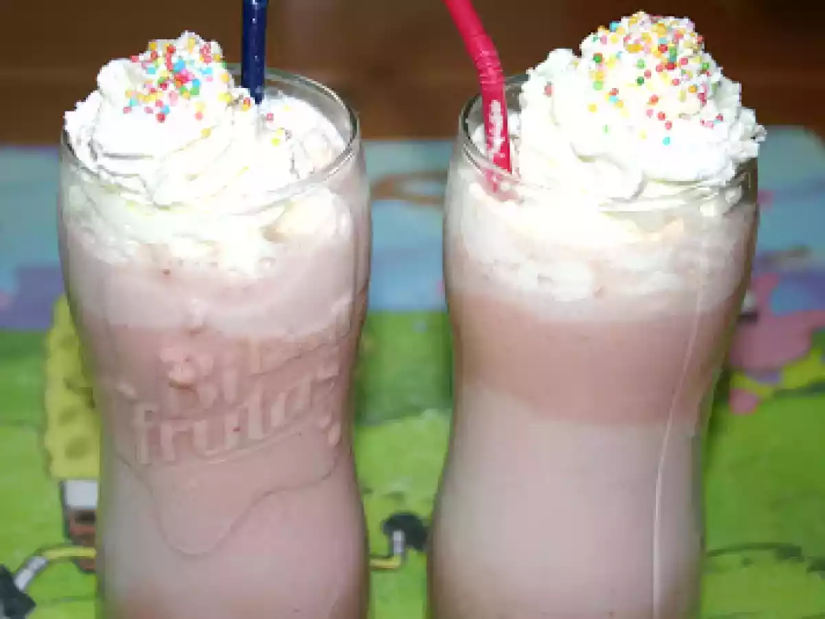 Batido de frutas con nata.