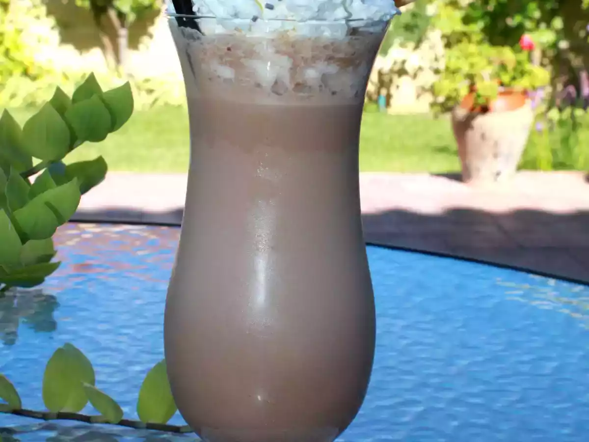 Batido de helado de chocolate con leche