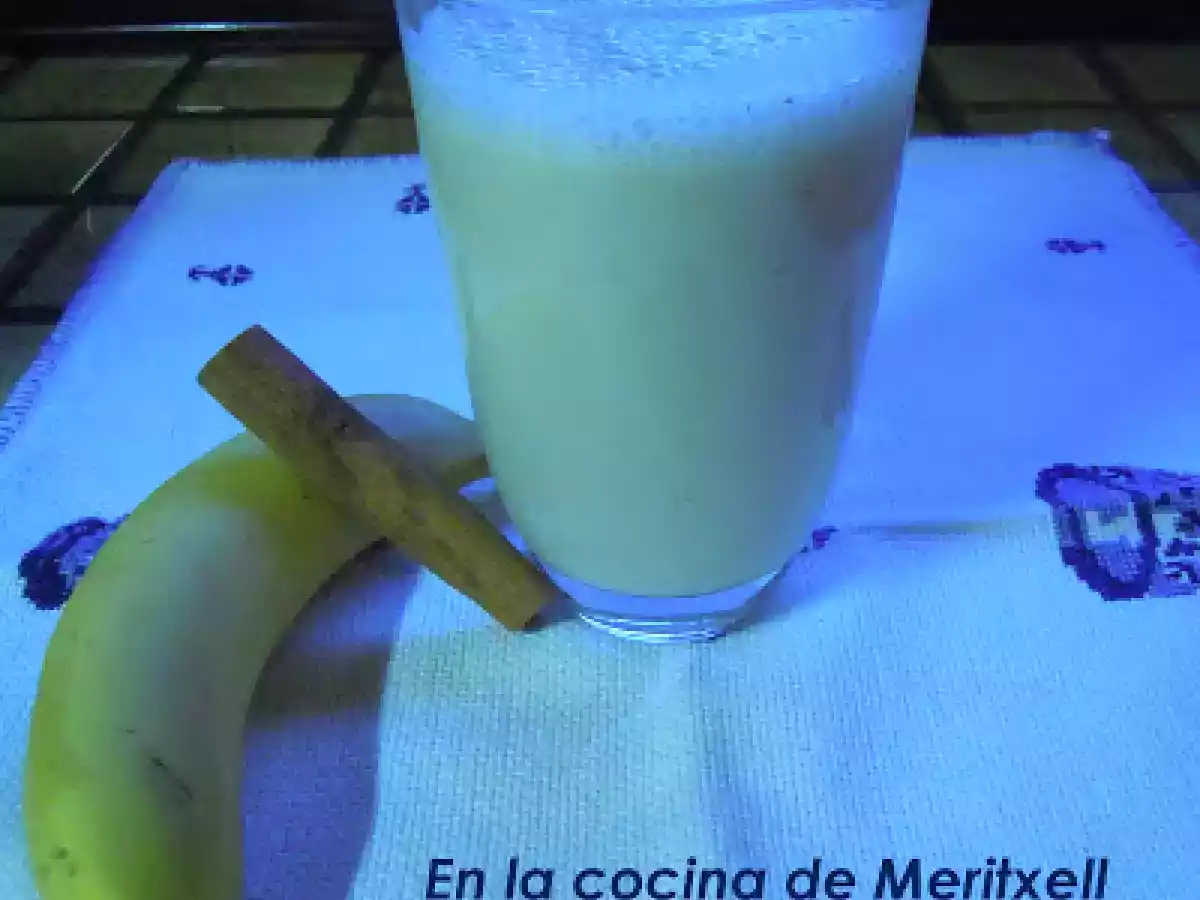 Batido de plátano con miel y canela
