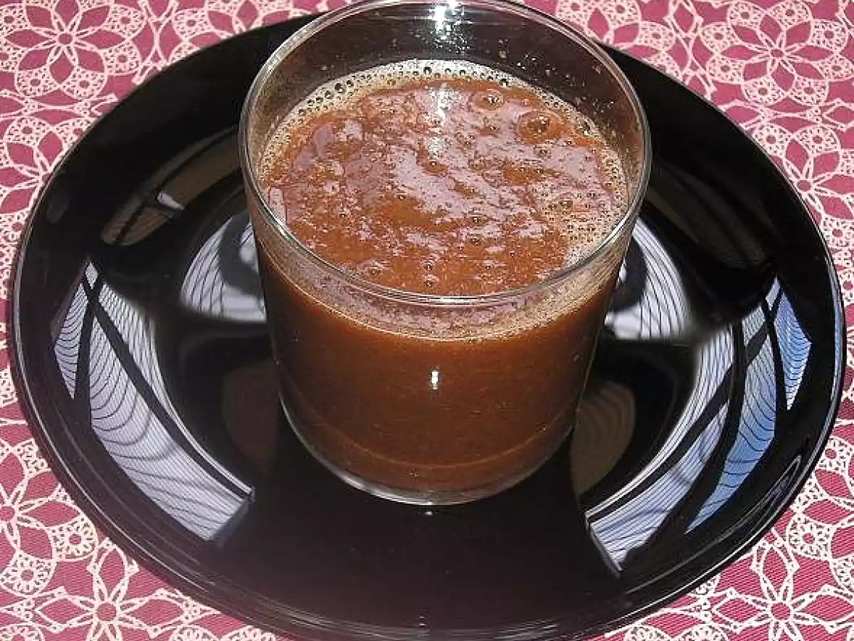 Batido verde con mango, manzana, piña y remolacha