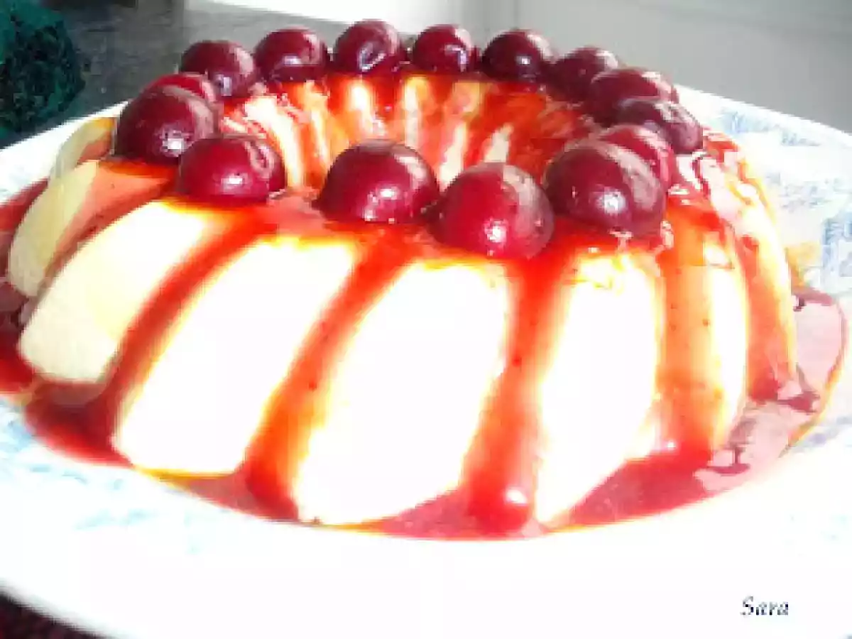 Bavaresa de crema y cerezas.